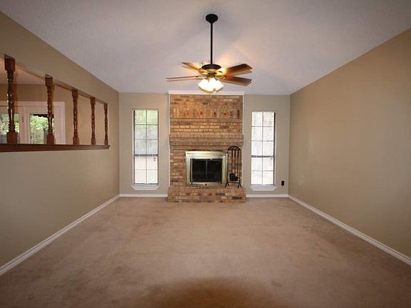3rd image of 15020 Country Acres Dr