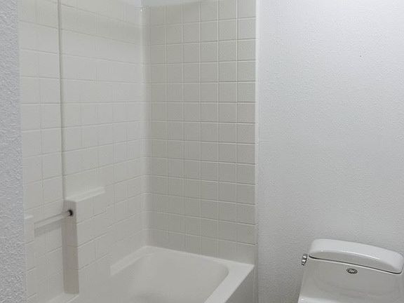 5th image of 2822 E 70th St APT A
