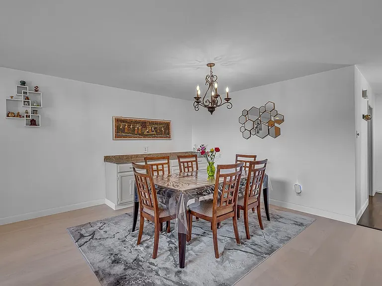 6433 Southpoint Dr — Photo 4