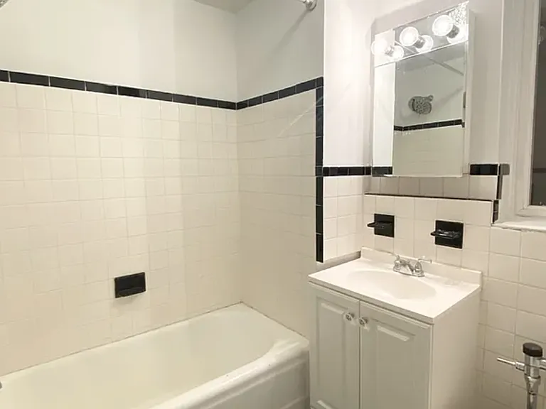313 W 57th St #4C — Photo 3