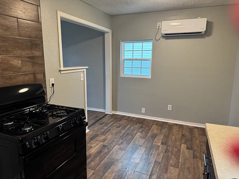 2212 S Air Depot Blvd — Photo 9
