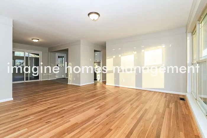 3 bed, 2.0 bath, 1251 sqft, $2,300 — Photo 4