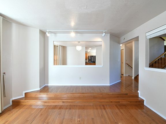 5th image of 2739 Walker Ct SE