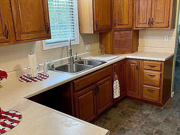  Kitchen 12x10
