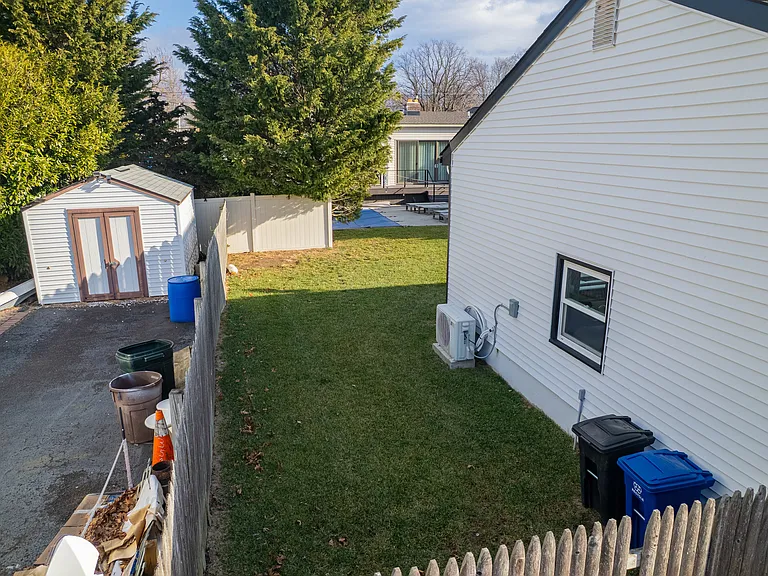 349 Hollywood Ave — Photo 15