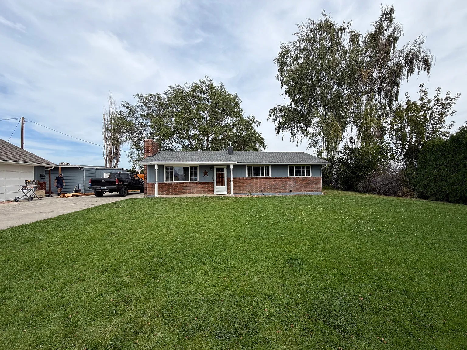 3 bed, 1.5 bath, 1008 sqft, $2,600 — Photo 2
