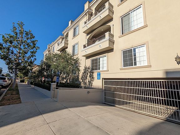 3rd image of 1730 Colby Ave APT 204