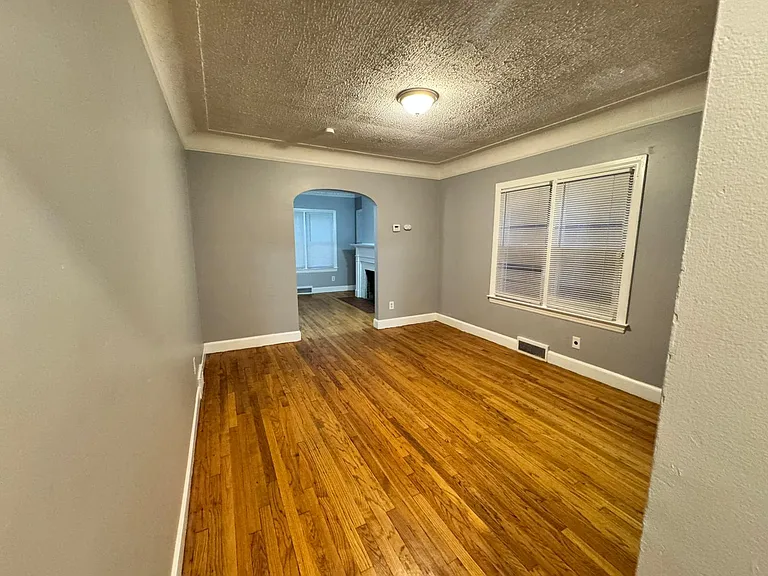 9131 Manor St — Photo 4