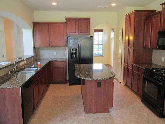 5th image of 982 Wooded Creek Dr