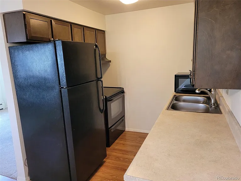 633 Oak St #5 — Photo 3