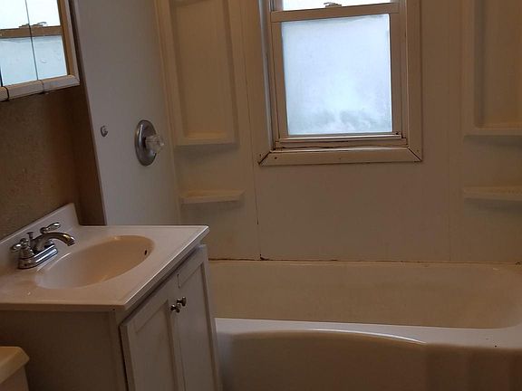 3rd image of 2215 S 5th St