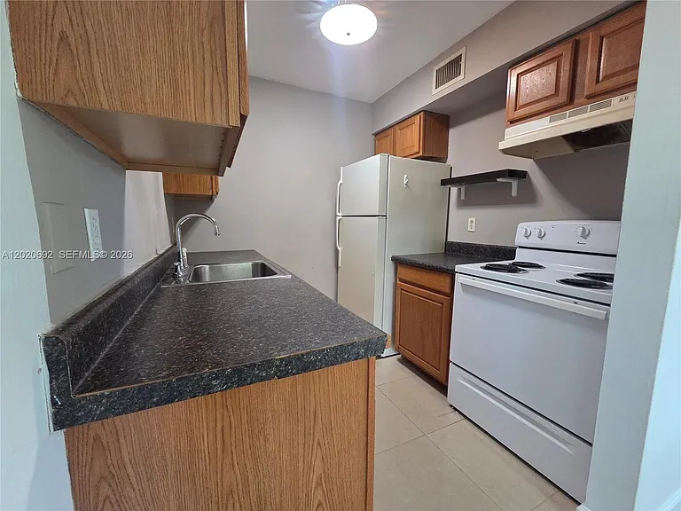 1125 NE 16th Pl #211 — Photo 21