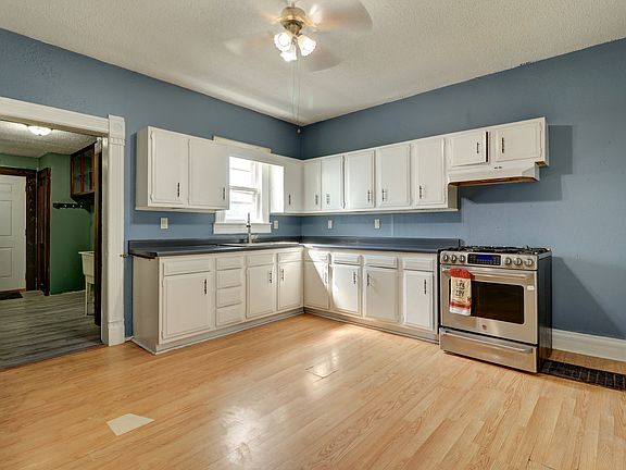 5th image of 512 E 3rd St