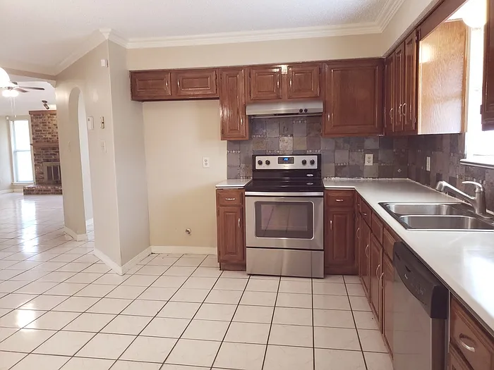 2217 Rockwood Dr — Photo 15