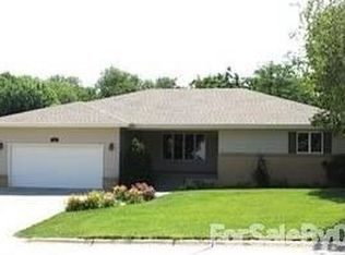 524 Pinewood Dr, Nebraska City, NE 68410