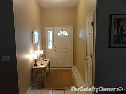 Foyer
						:
						w/small closet