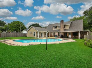 900 Country Club Dr, Richmond, TX 77469