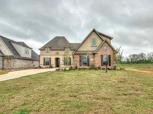 668 Dumaine Dr, Bossier City, LA 71111
