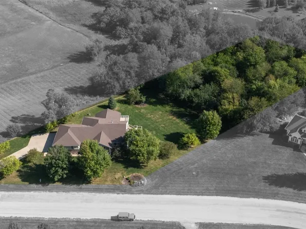 1253 Hillview Ct NE, Swisher, IA 52338
