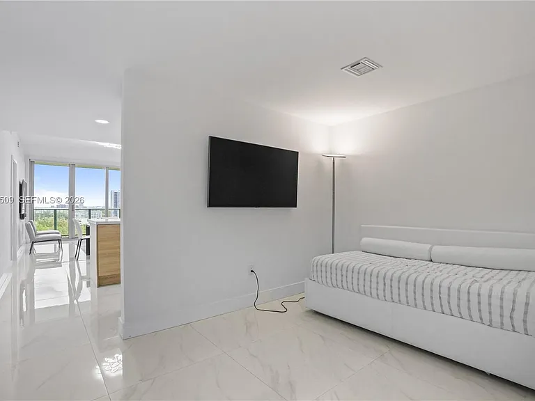 16385 NE Biscayne Blvd #1402 — Photo 21