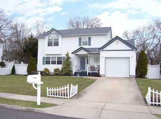 9 Riviera Dr, Selden, NY 11784