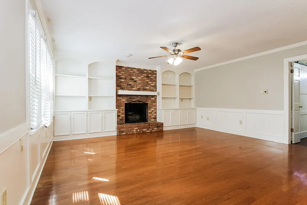 3 bed, 2.5 bath, 2308 sqft, $2,595 — Photo 4
