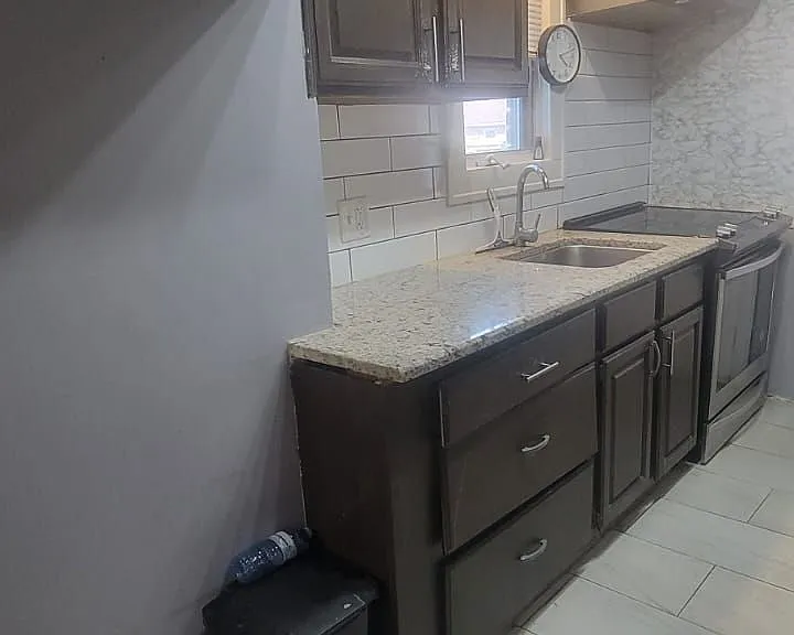 1128 Mercer St — Photo 5