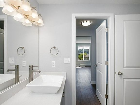 4th image of 1713 Dexter Ave N APT 202
