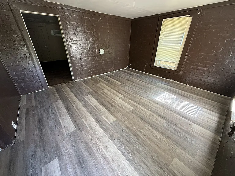 1108 Grace St — Photo 2