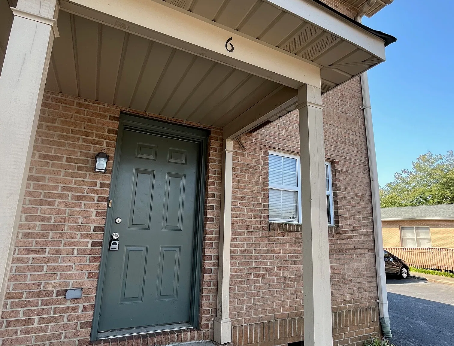 2 bed, 1.5 bath, 1100 sqft, $1,100 — Photo 1