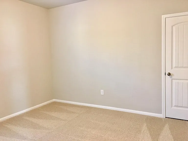 7008 Loretta White Ln — Photo 10