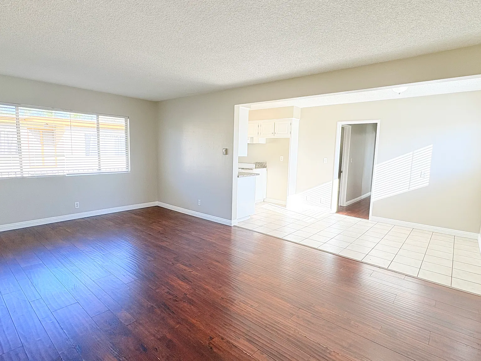 2 bed, 800 sqft, $2,100 — Photo 2
