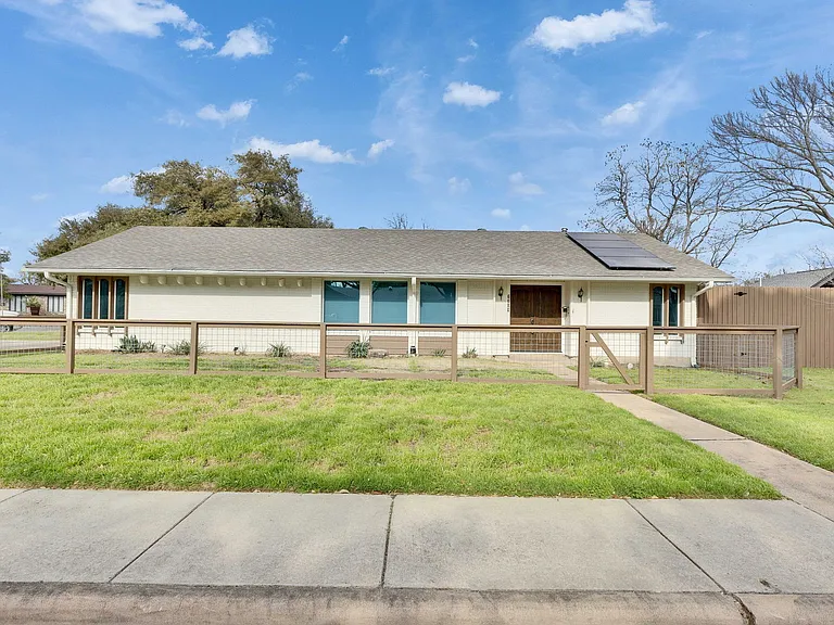 7709 Shoal Creek Blvd — Photo 1