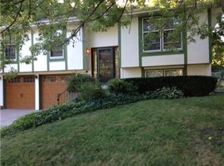 717 N 18th St, Leavenworth, KS 66048