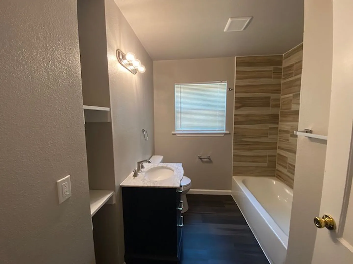 1419 Lindsey St, Denton — Photo 3