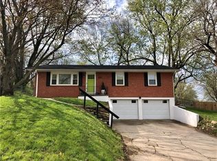2212 Shamrock Ln, Saint Joseph, MO 64505