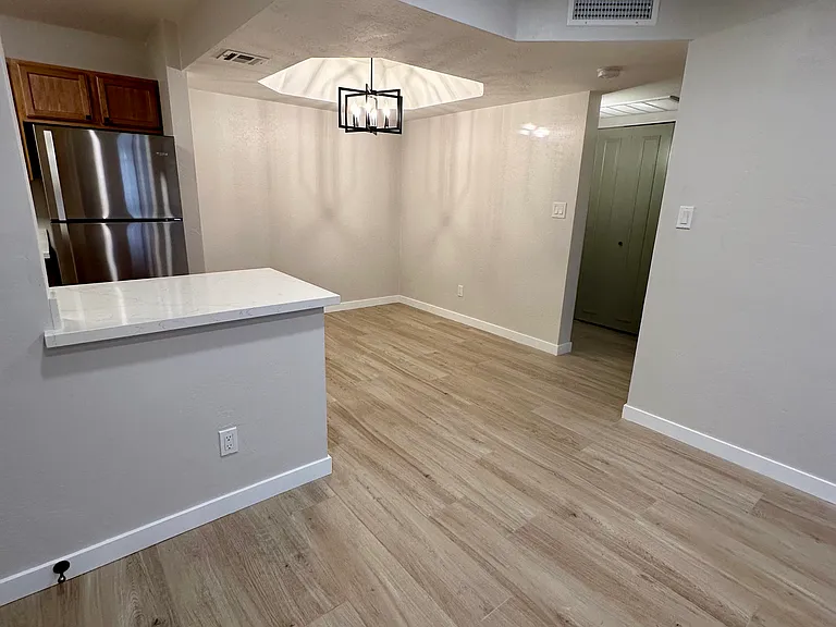 3845 E Greenway Rd — Photo 8