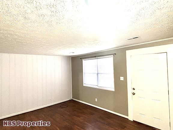 5th image of 2212 Harvey St