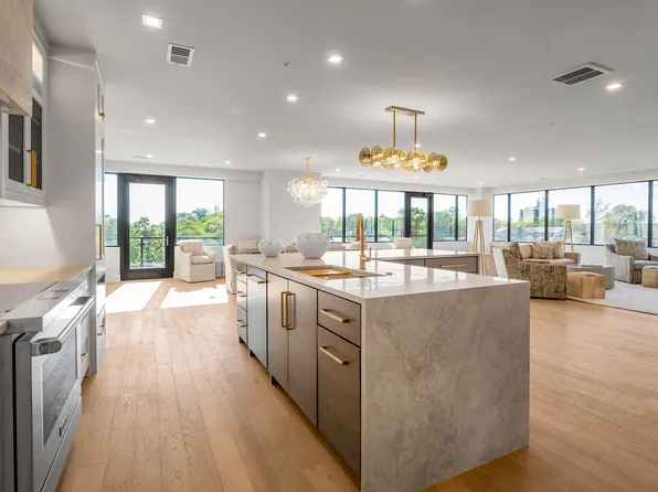 106 W Vine St #705, Lexington, KY 40507