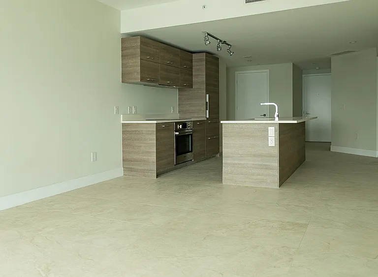 650 NE 32nd St #1102 — Photo 7