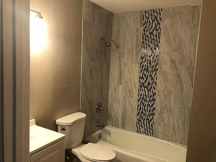 2nd image of 1800 Buena Vista Dr SE #2
