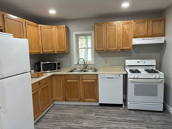 4th image of 1219 N Mason St