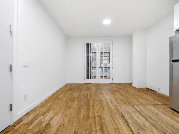 136 Cornelia Street image 10 of 17