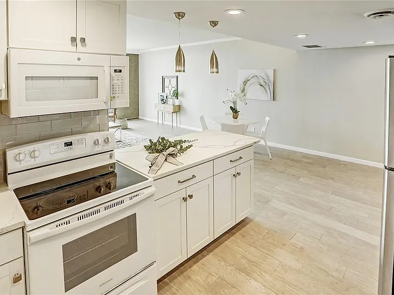 1801 Lavaca St #11F — Photo 5