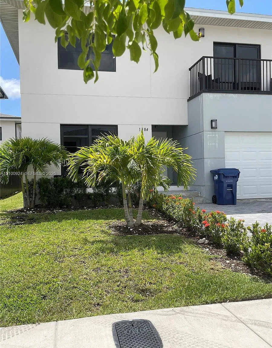 5 bed, 3.0 bath, 1810 sqft, $3,400 — Photo 4