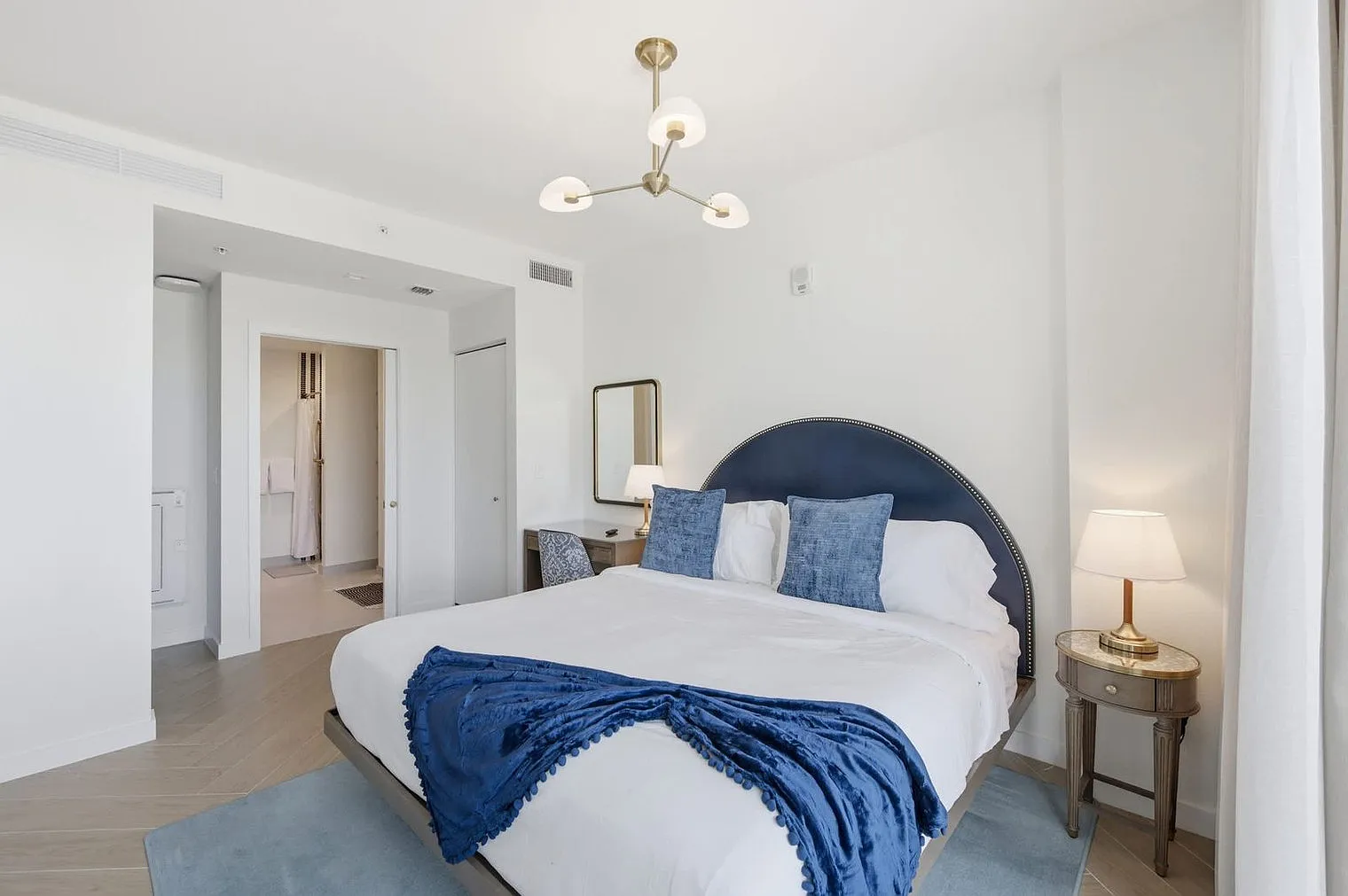 1 bed, 1.0 bath, 635 sqft, $5,250 — Photo 4