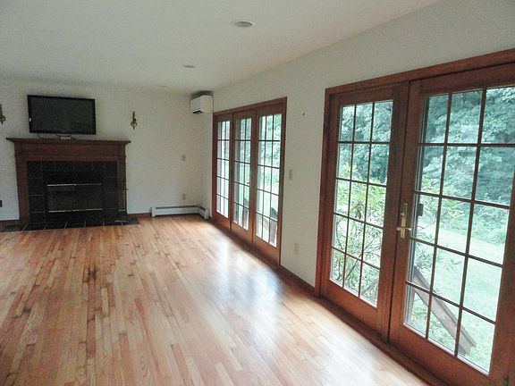 4th image of 102 Morningstar Ln
