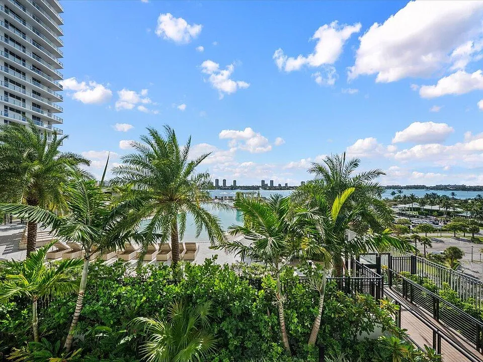 220 Lake Shore Dr #710