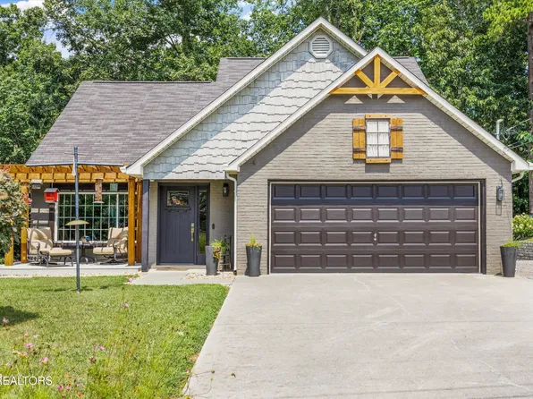 320 Crestwood Dr, Lenoir City, TN 37771