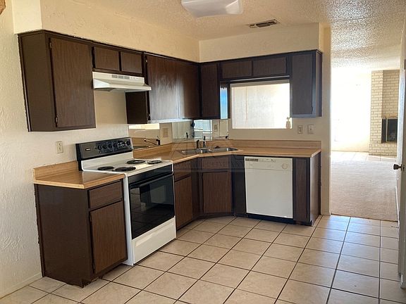 2nd image of 2409 Shoemaker Dr #A
